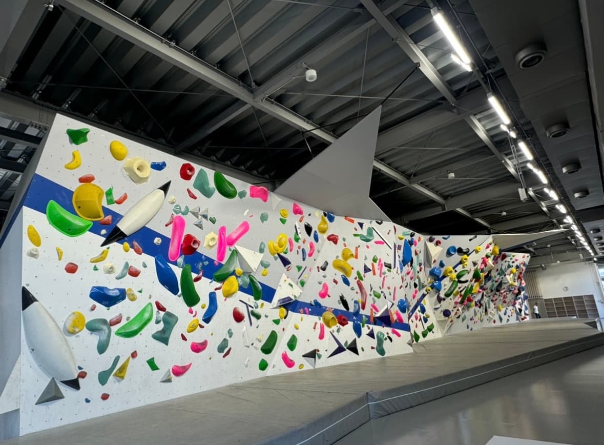 ②ボルダー棟(表面)