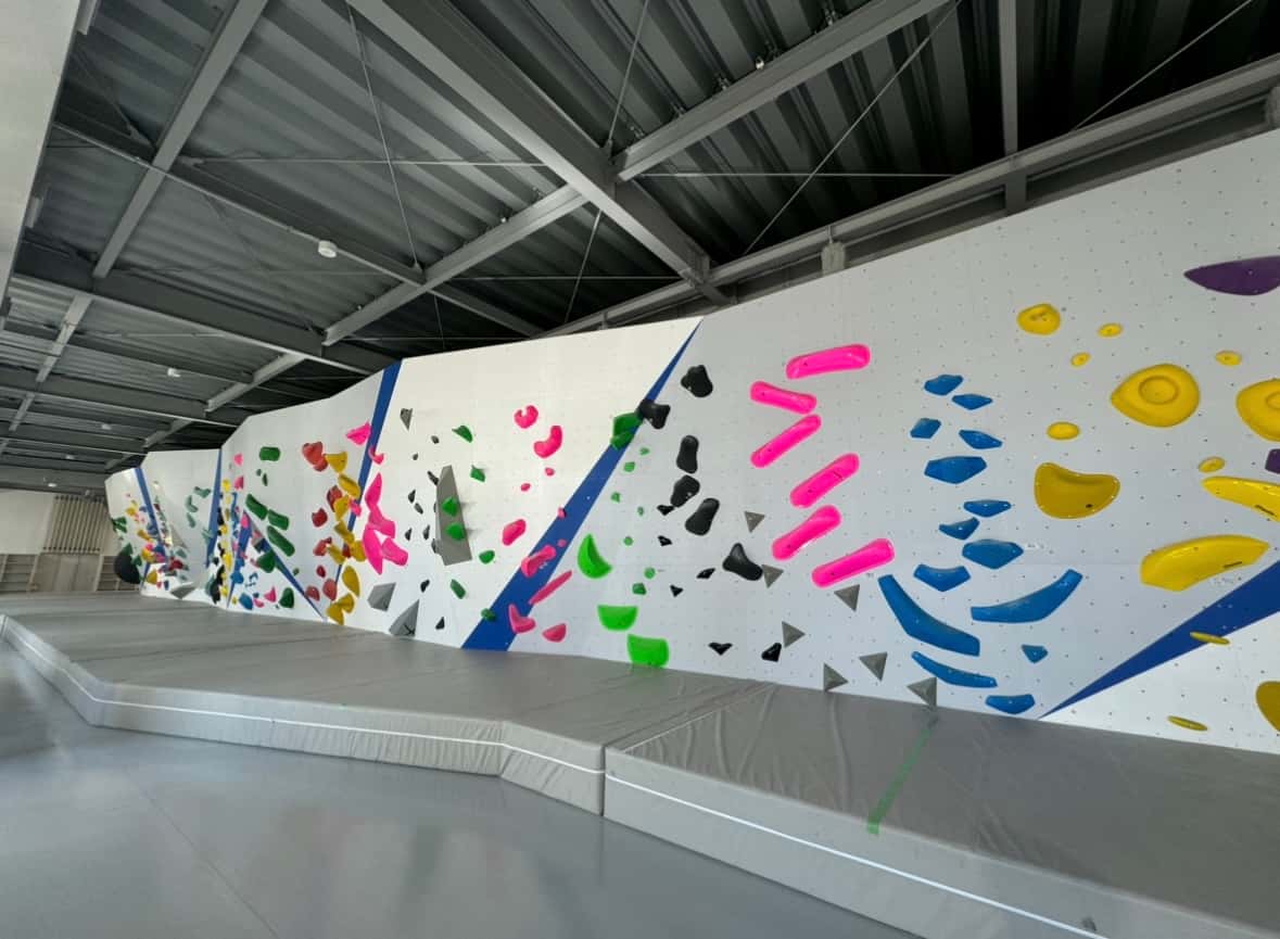 ②ボルダー棟(裏面)