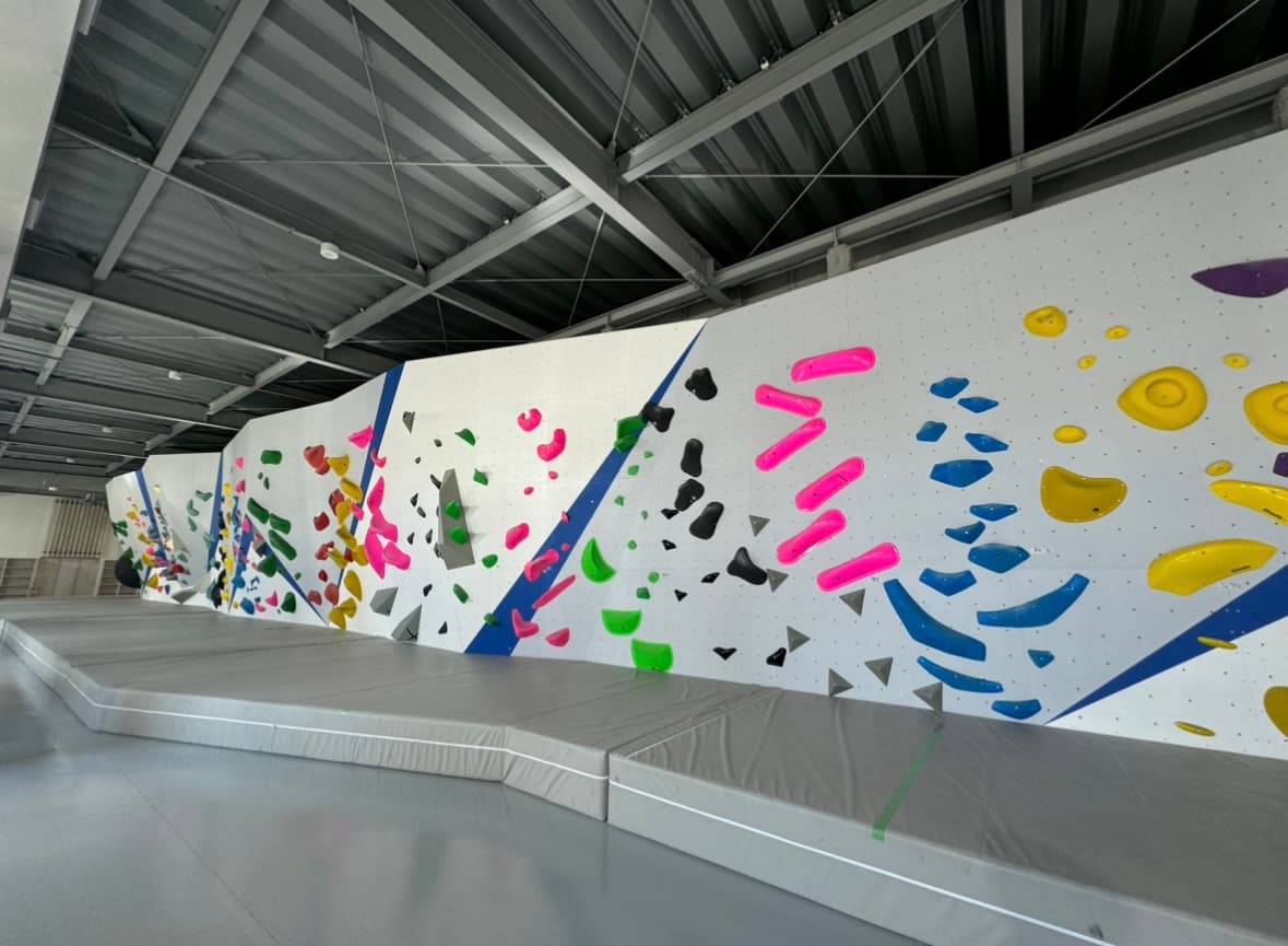 ②ボルダー棟(裏面)