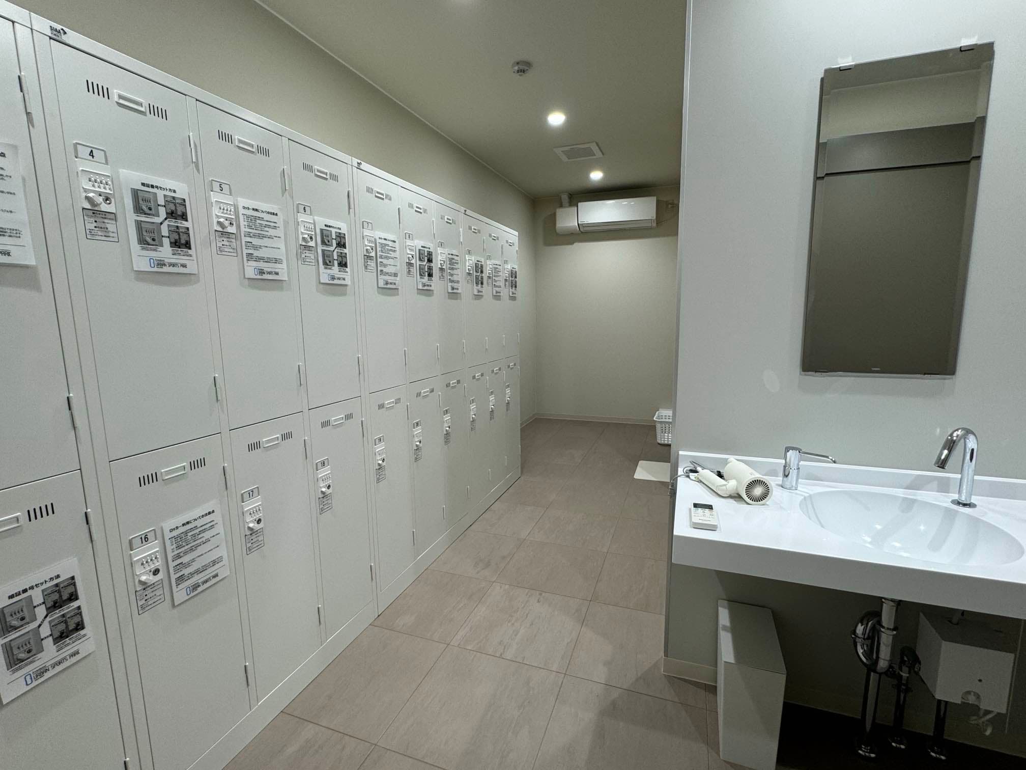 ⑨シャワールーム(控室としての利用可)1