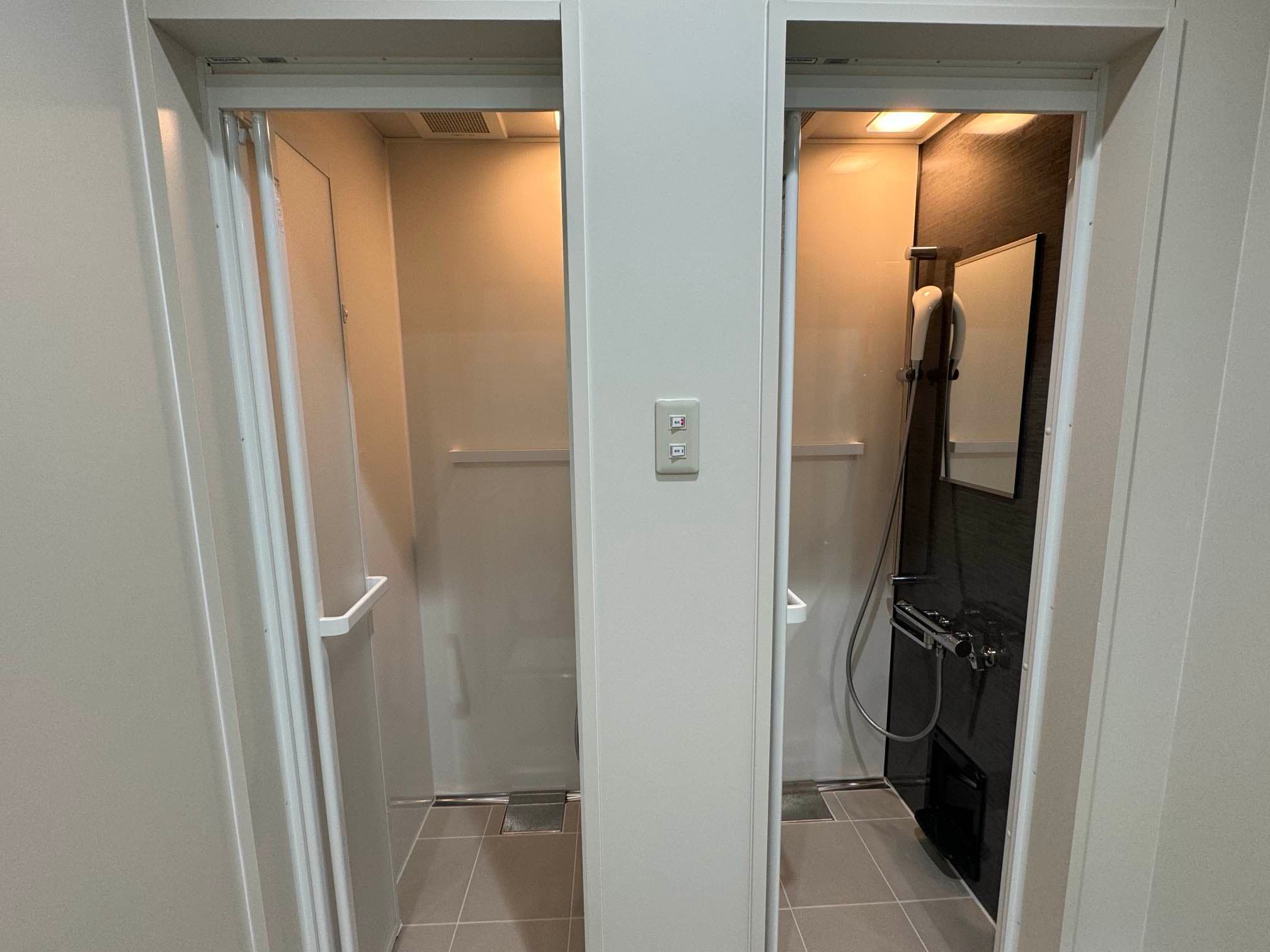 ⑨シャワールーム(控室としての利用可)2